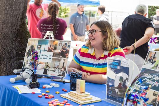 Student tabling for a club